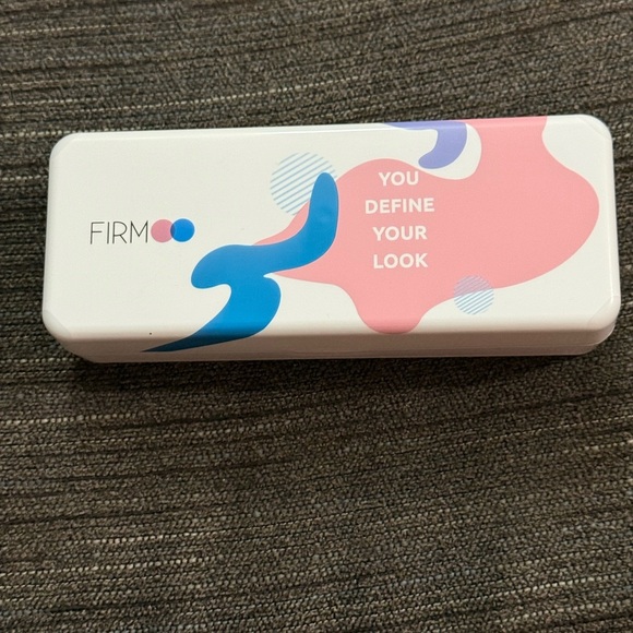 Black Cat-Eye Sunglasses - Picture 3 of 6